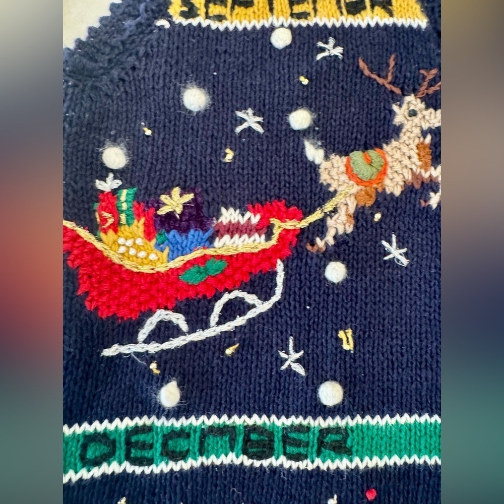 VINTAGE! Colorful Knit Vest with Seasonal Designs - Picture 6 of 14